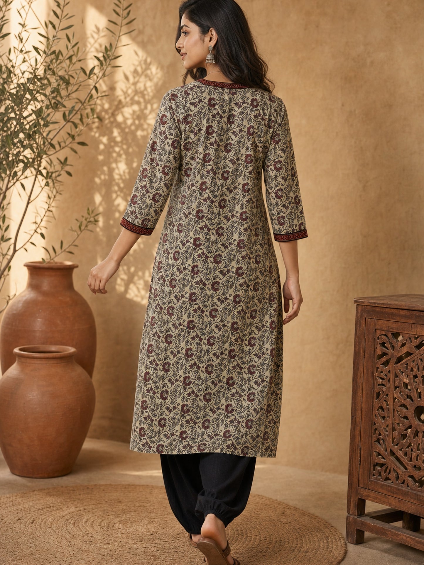 Cream Floral Print Kurta with Square Neckline & Ajrakh Border Accents