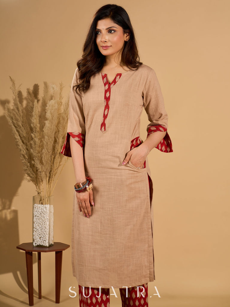 Crème Charm Mul Cotton Kurta with Printed Red Placket and Pocket