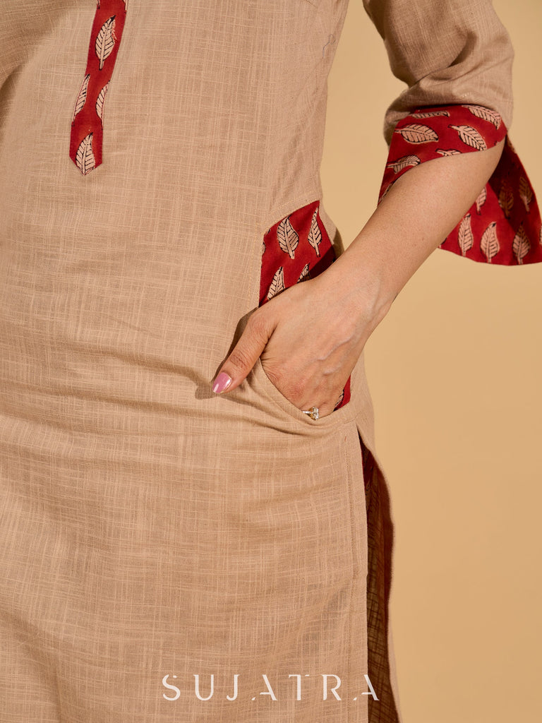 Crème Charm Mul Cotton Kurta with Printed Red Placket and Pocket