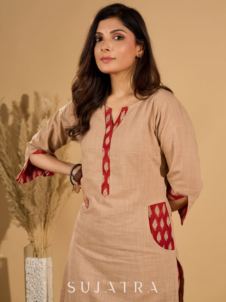 Crème Charm Mul Cotton Kurta with Printed Red Placket and Pocket