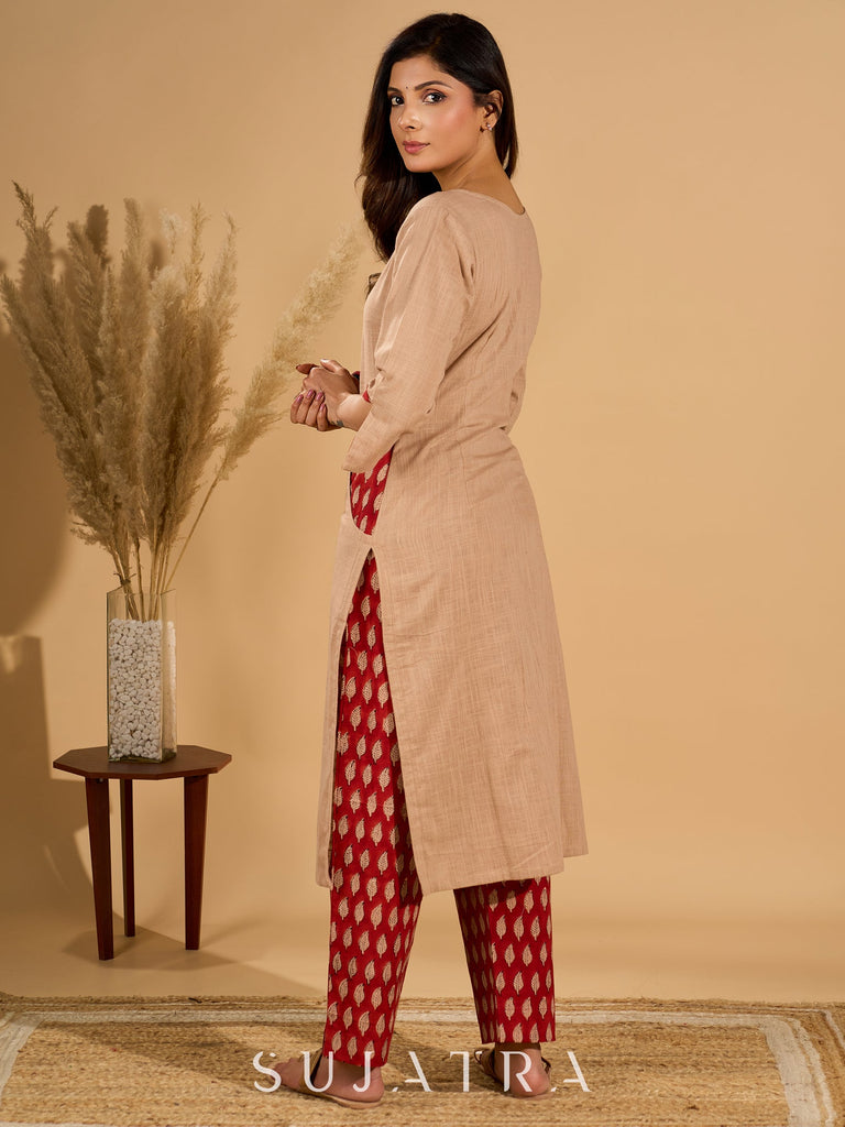 Crème Charm Mul Cotton Kurta with Printed Red Placket and Pocket