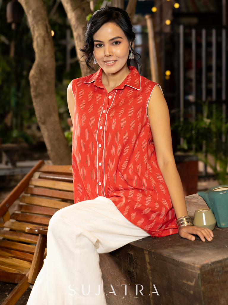 Chic Sleeveless Red Ikat Cotton Shirt with Contemporary High-Low Hem