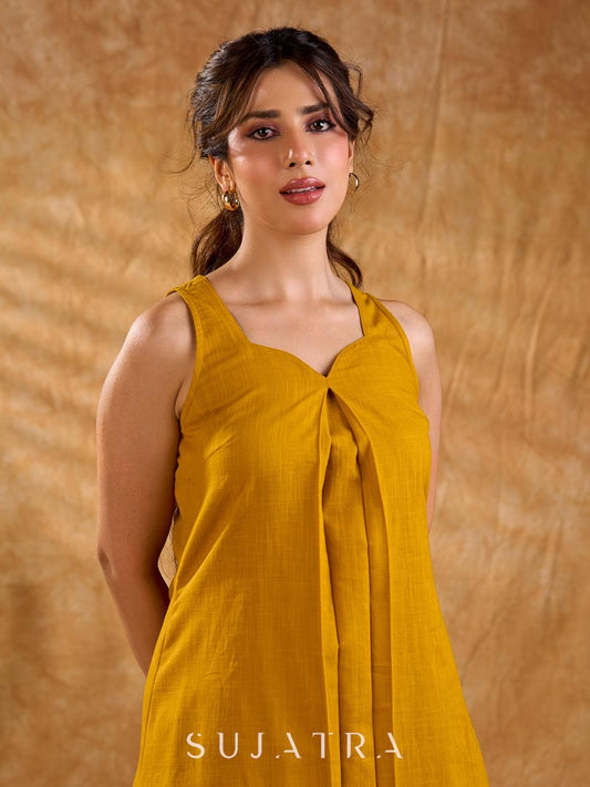 Graceful Mustard Cotton Pleated Sleeveless Dress with Chic Sweetheart Neckline