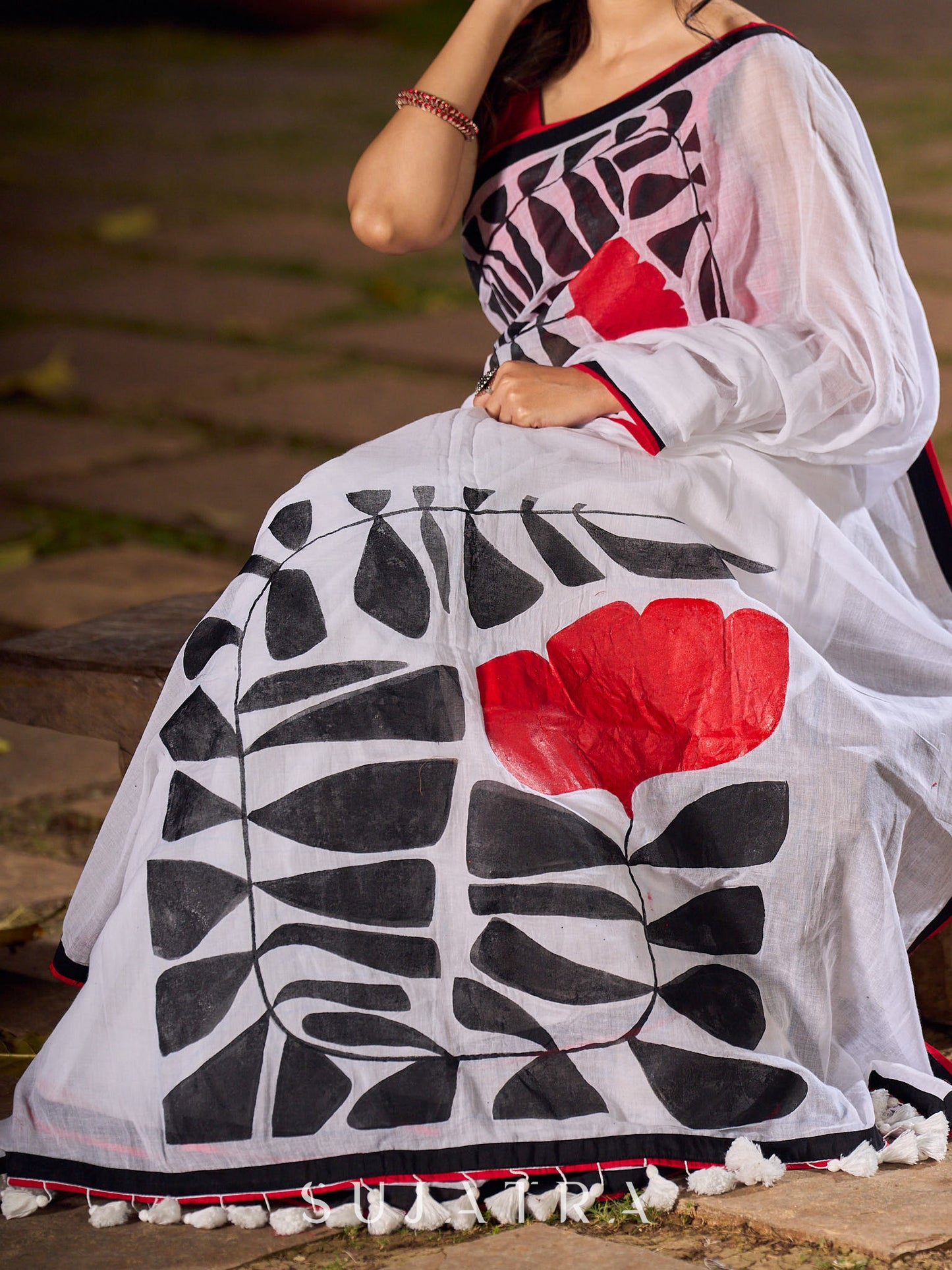 Elegant White Mul Cotton Saree with Bold Hand Painting