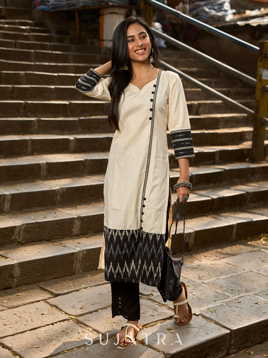 Elegant Off-White Cotton Flex Kurti with Ikat Hem & Sleeve Accents
