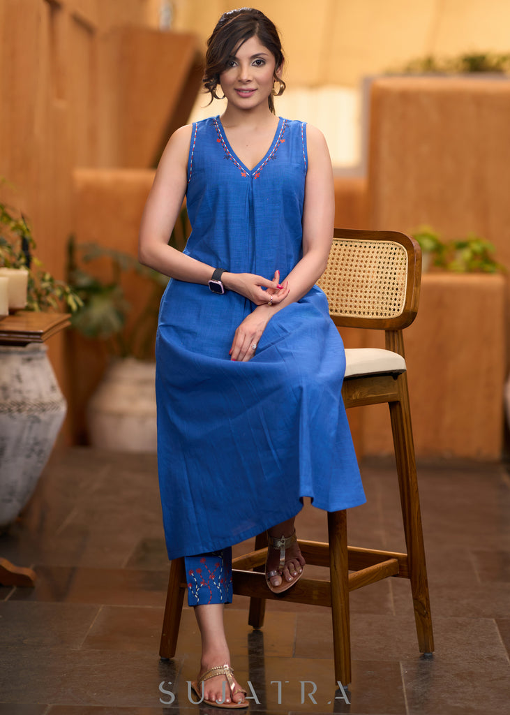 Smart blue cotton sleeveless kurta & Pant with Gond painting