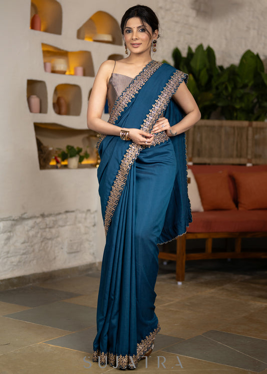 Lustrous Teal Muslin Saree Highlighted With Beautiful Matching Lace