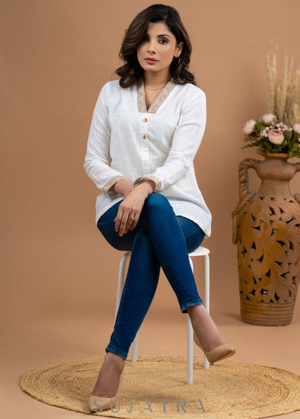 White cotton top with embroidered lace collar