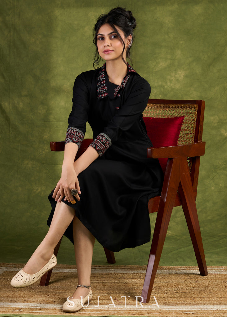 Sophisticated Black Rayon Dress With Printed Collar And Cuffs