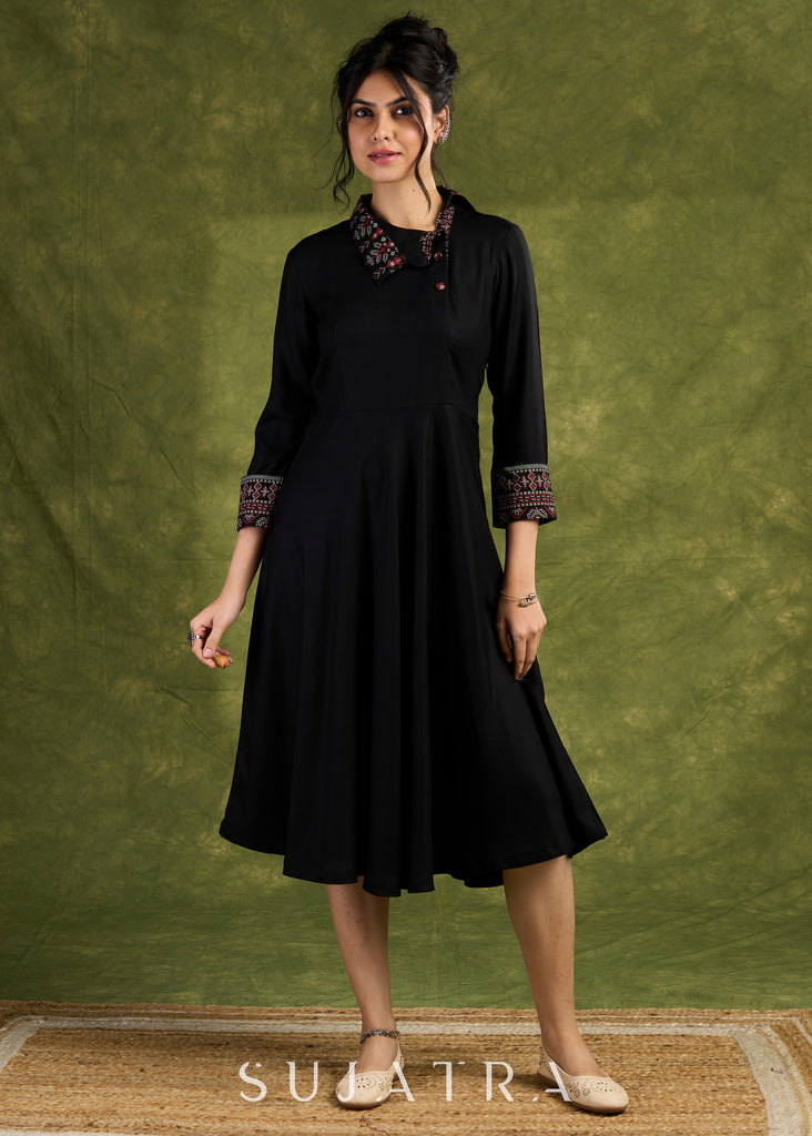 Sophisticated Black Rayon Dress With Printed Collar And Cuffs