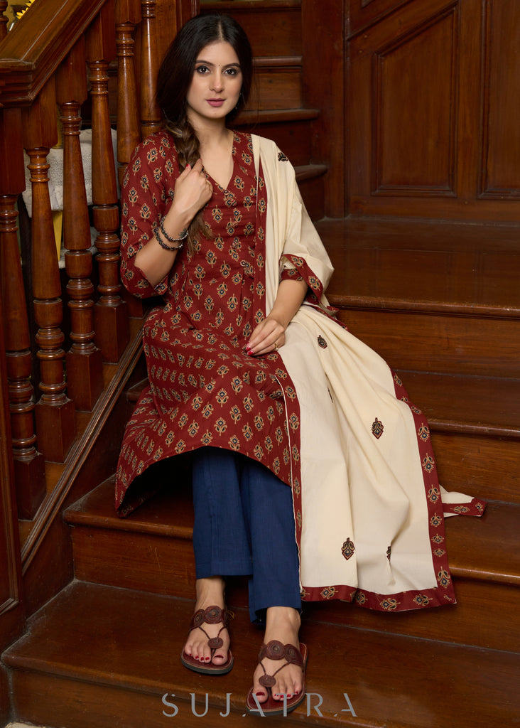 Smart maroon printed cotton kurta, perfectly paired with an exquisite appliqué work stole - Pants Optional