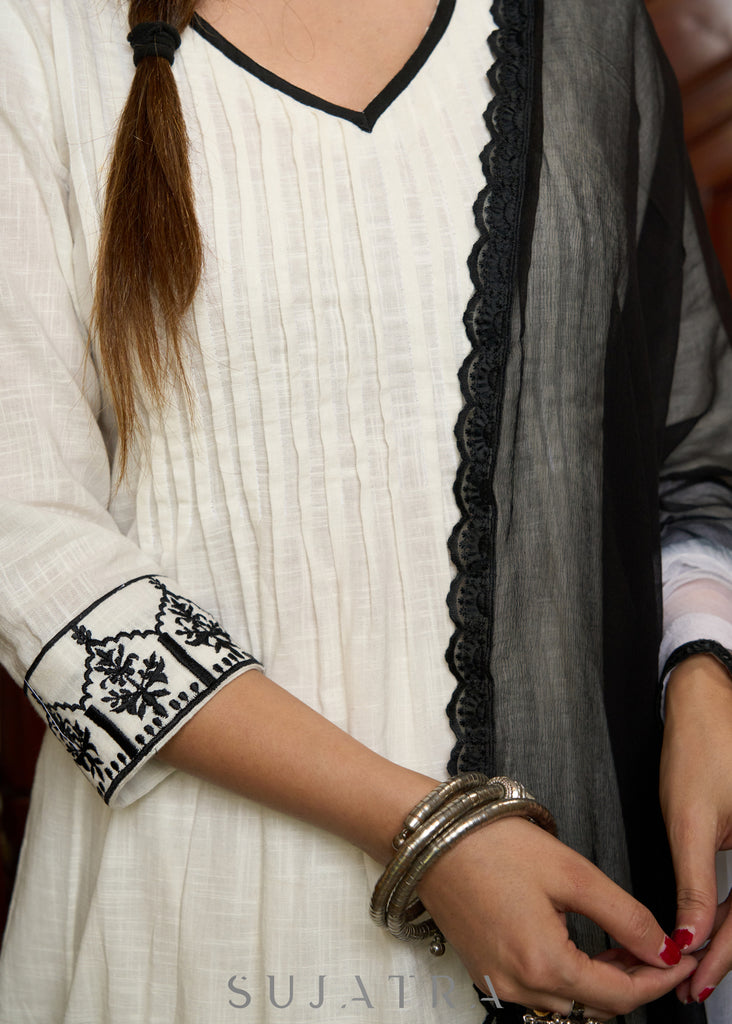 Elegant off-white cotton kurta adorned with intricate embroidery complimeted by matching pants - Dupatta Optional