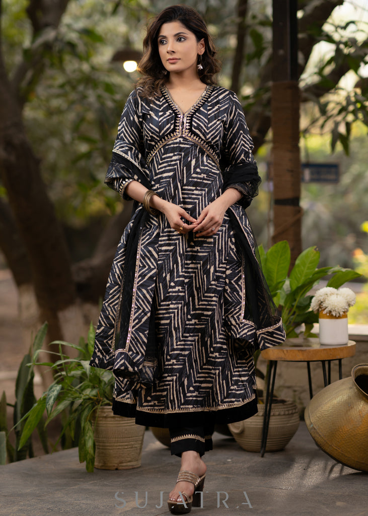 Hand embroidered Rayon printed empire line kurta with pant - Net Dupatta Optional