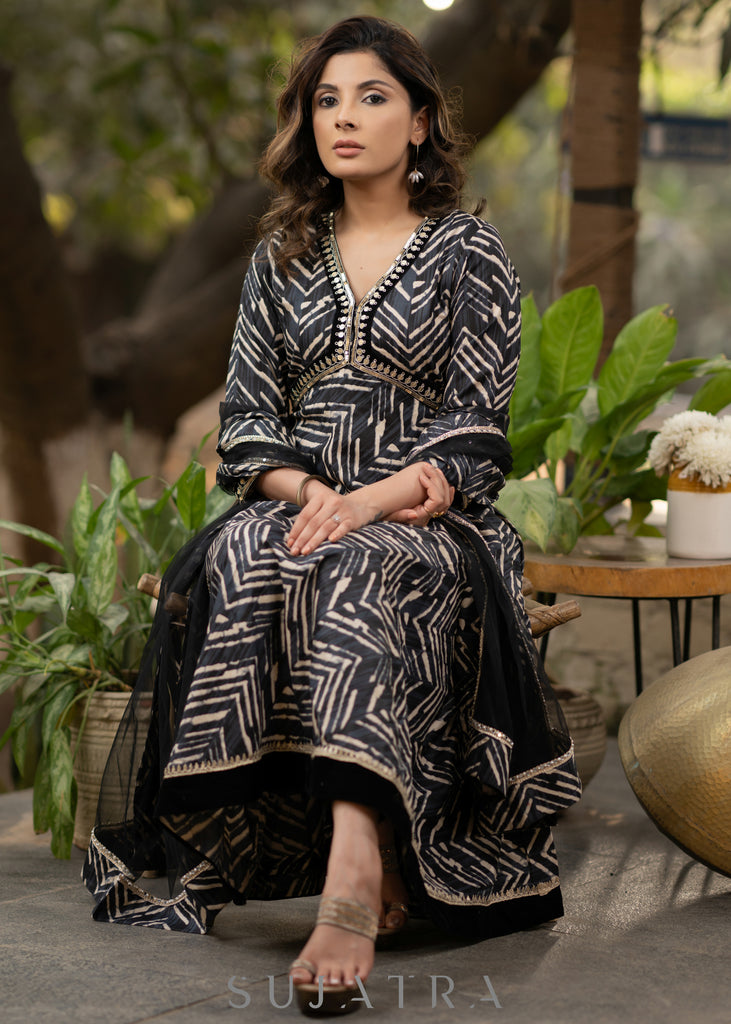 Hand embroidered Rayon printed empire line kurta with pant - Net Dupatta Optional