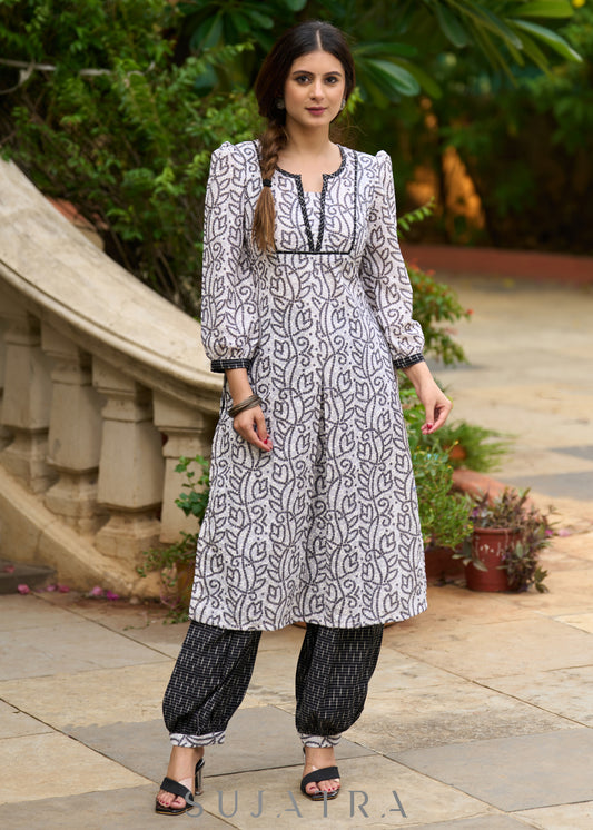 Versatile & stylish white hakoba bandhani printed kurta