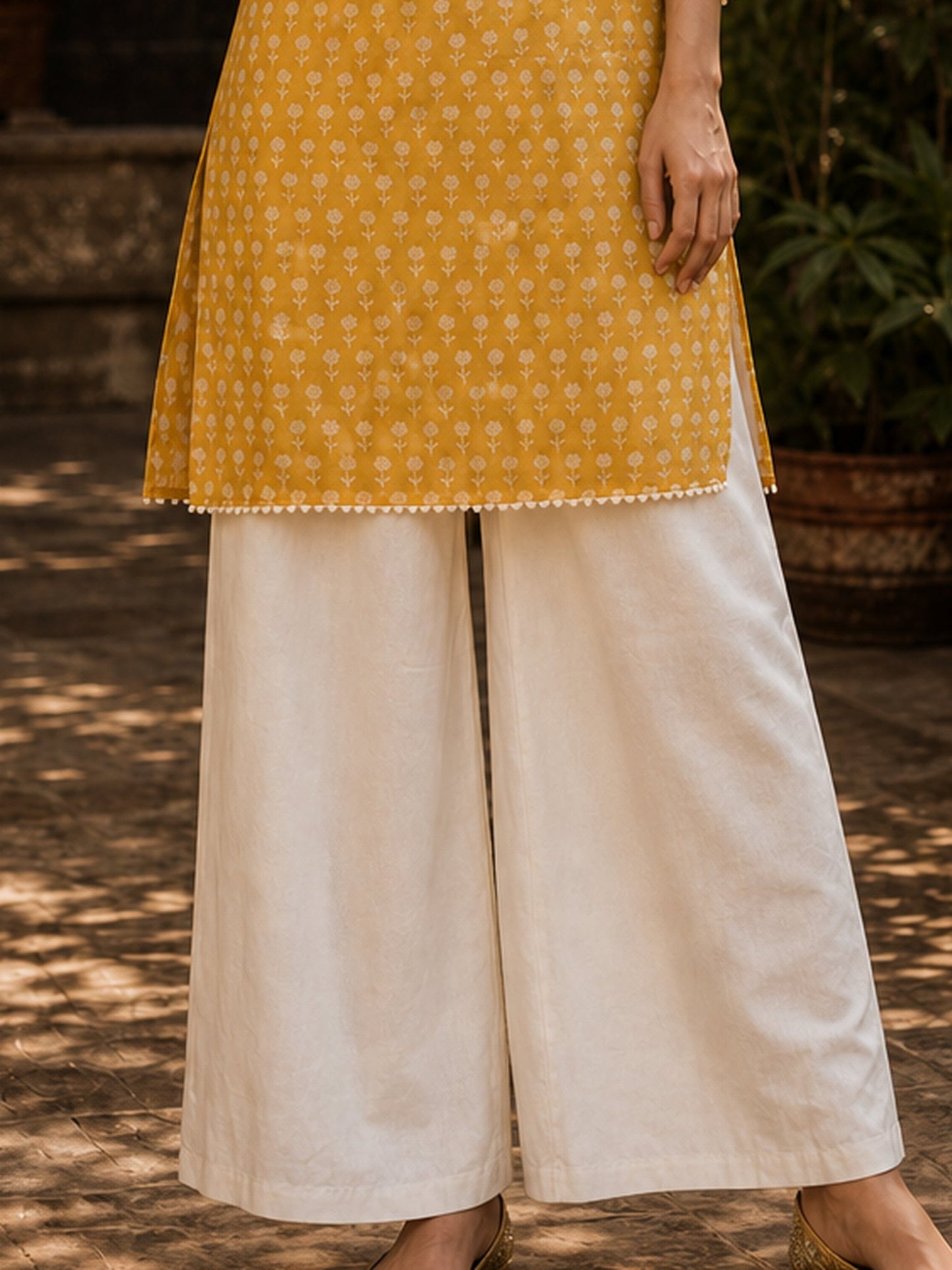 Minimal Off-White Cotton Flex Straight Fit Pant