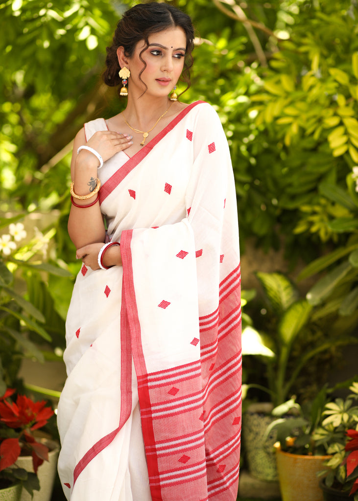 Mesmerizing White Bengal Handloom Saree with Red Border