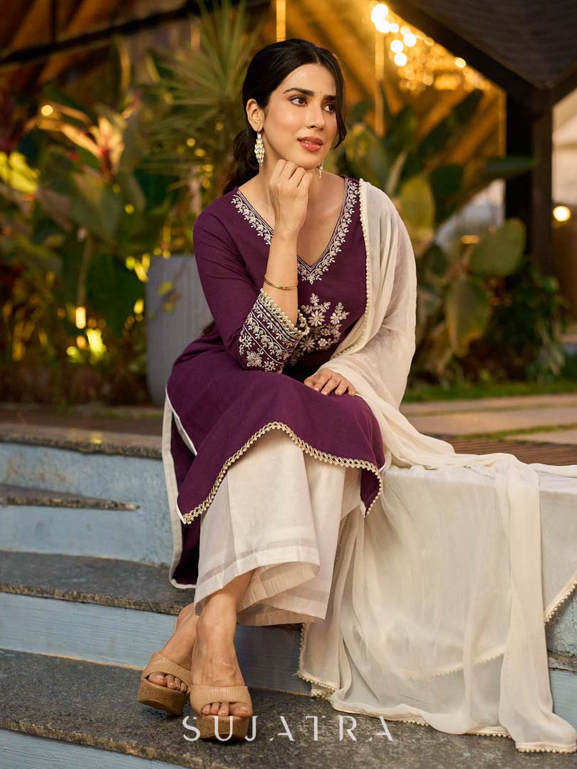 Elegant White Georgette Dupatta with Delicate Pearl Lace Embellishment