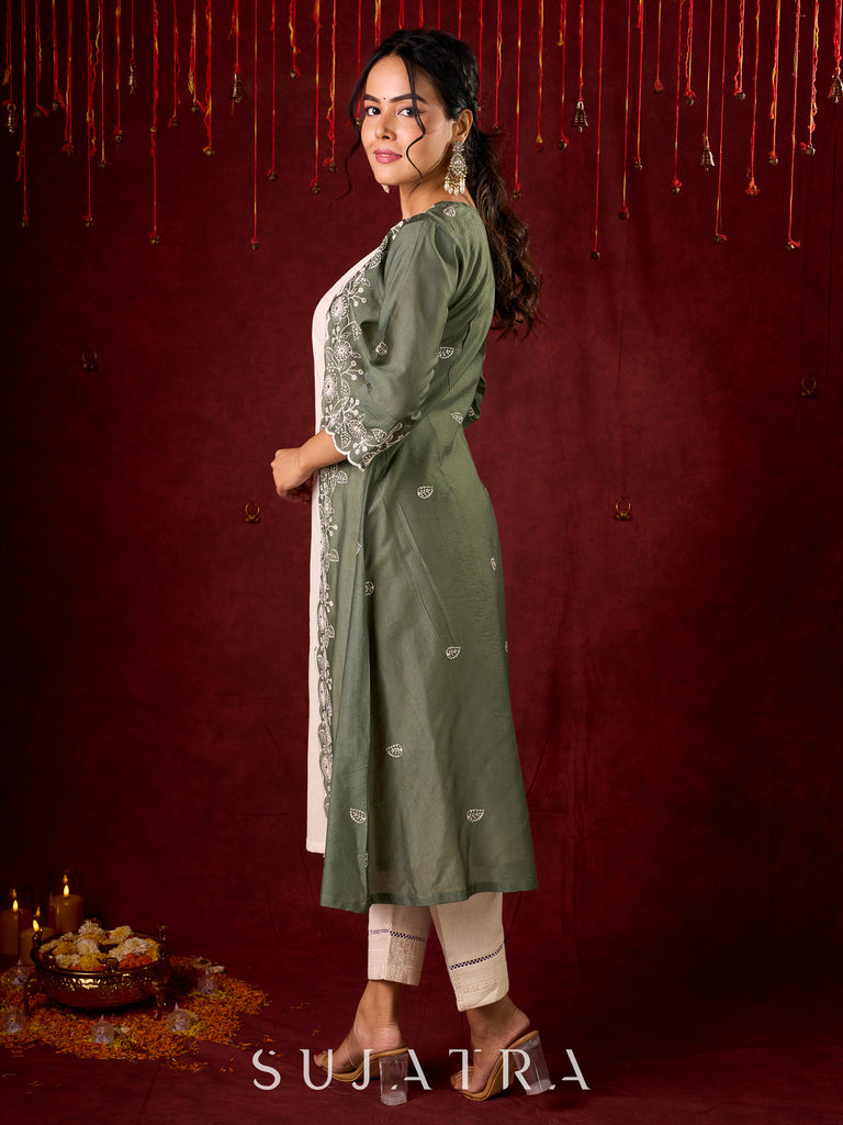 “Stylish cotton sleeveless kurta with pant n jacket optional