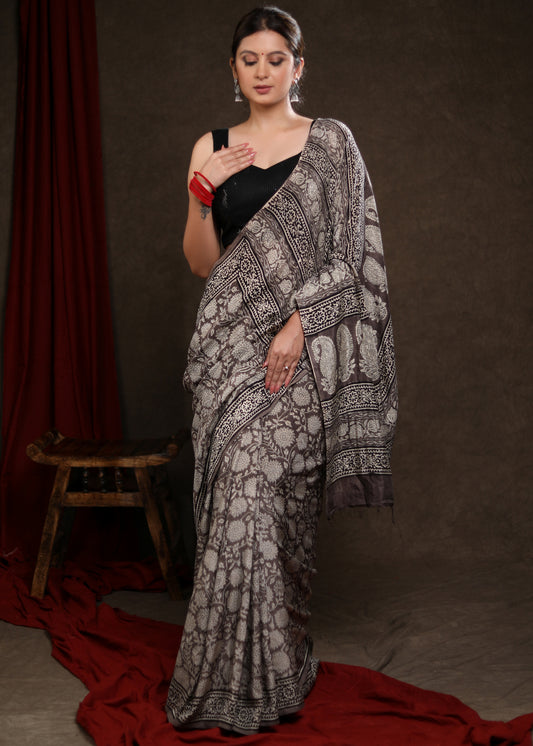 Elegant Fakira Print Cream & Slate Grey Modal Saree