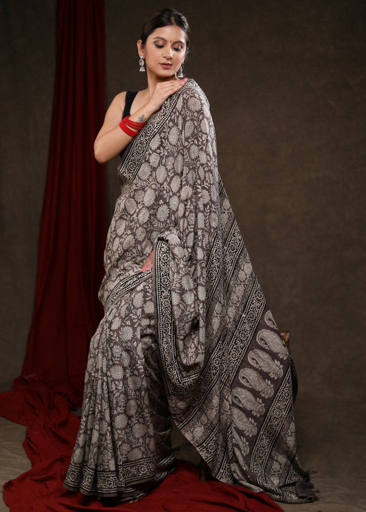 Elegant Fakira Print Cream & Slate Grey Modal Saree