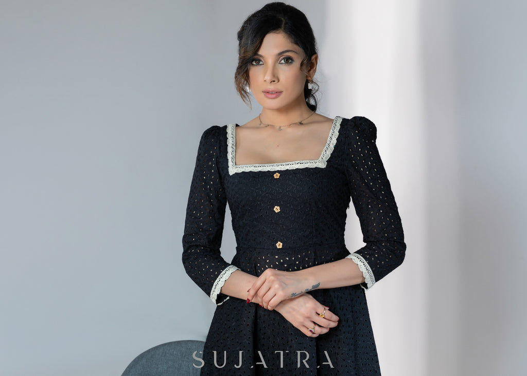 Exclusive black hakoba A-line dress with offwhite lace & wooden buttons