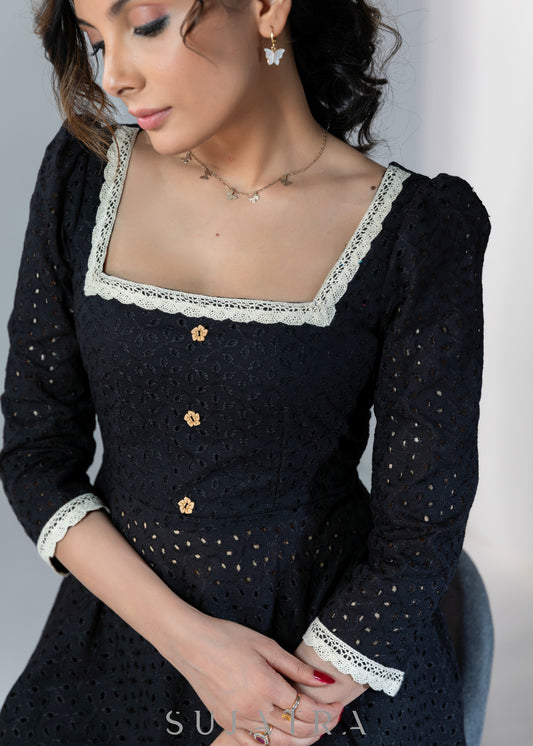 Exclusive black hakoba A-line dress with offwhite lace & wooden buttons