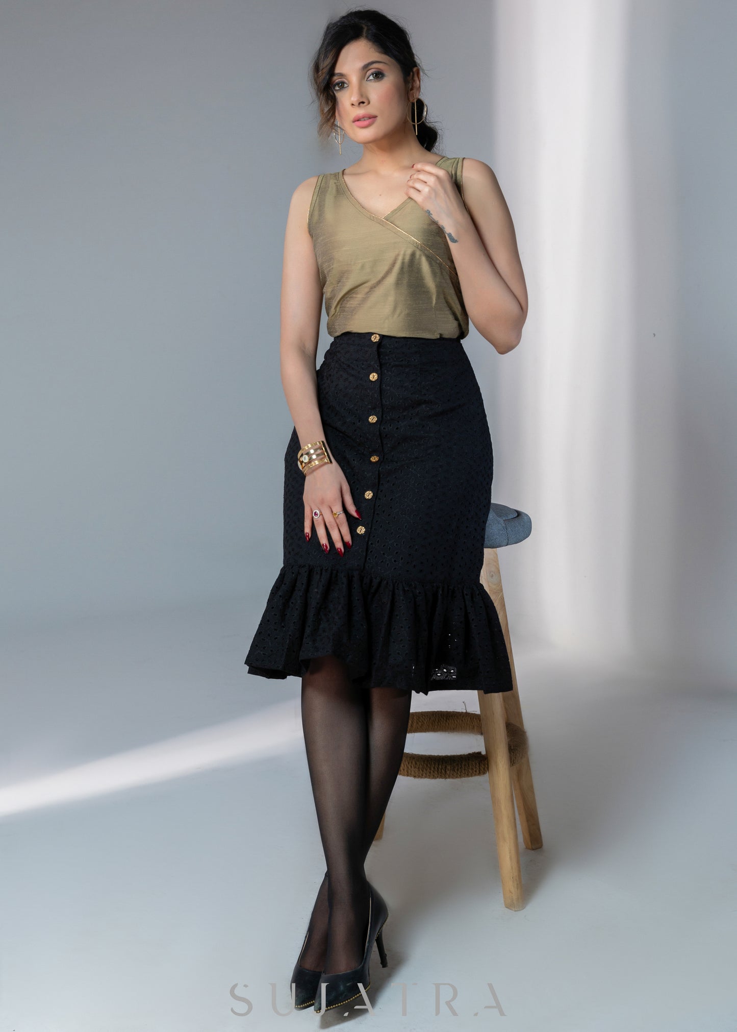 Exclusive black front buttoned hakoba skirt - Top optional