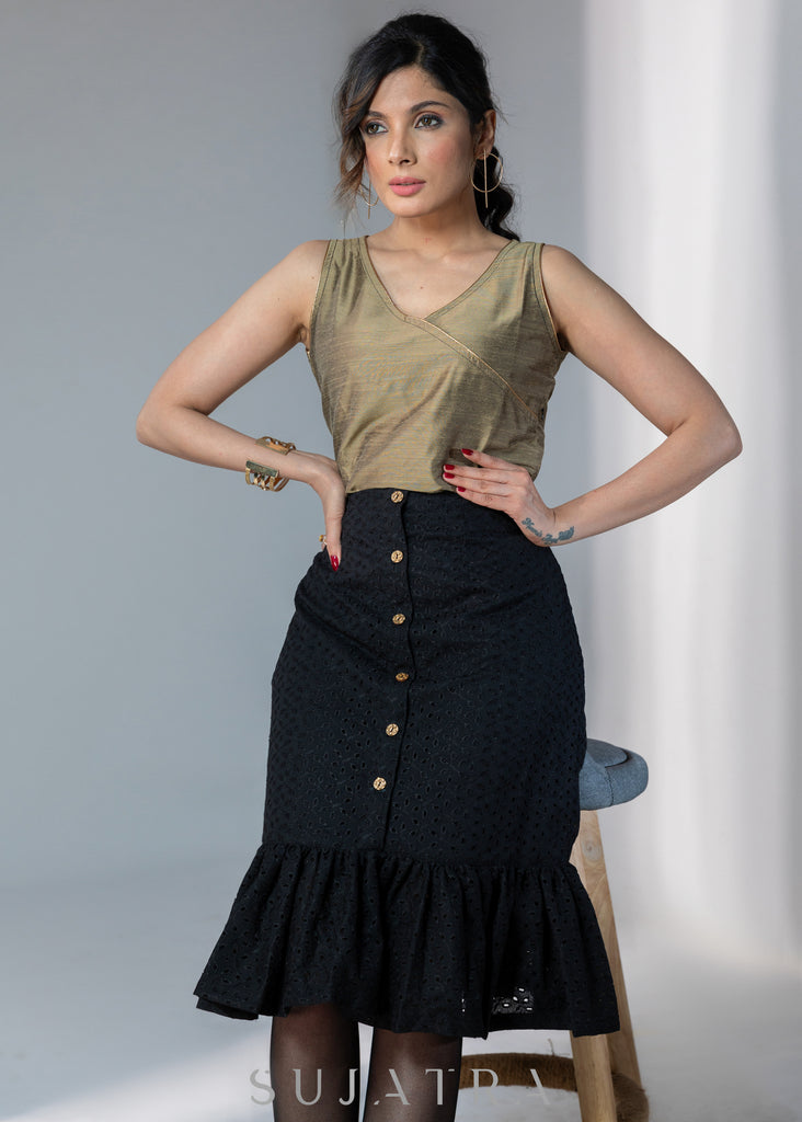 Exclusive black front buttoned hakoba skirt