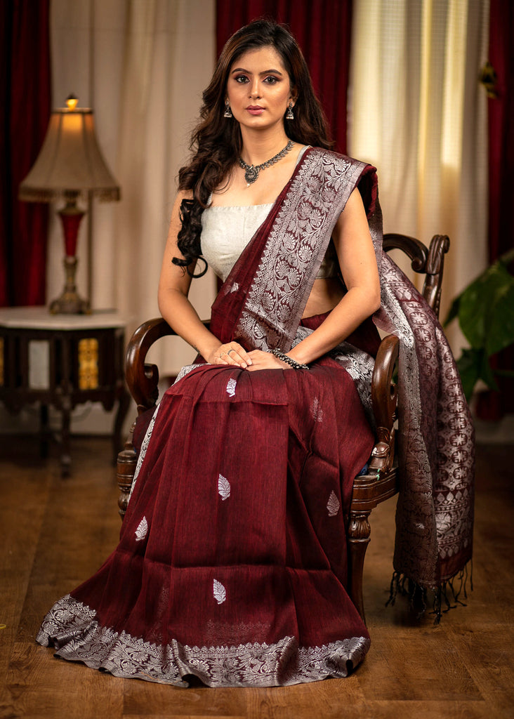Exclusive handwoven Jamdani designer linen saree