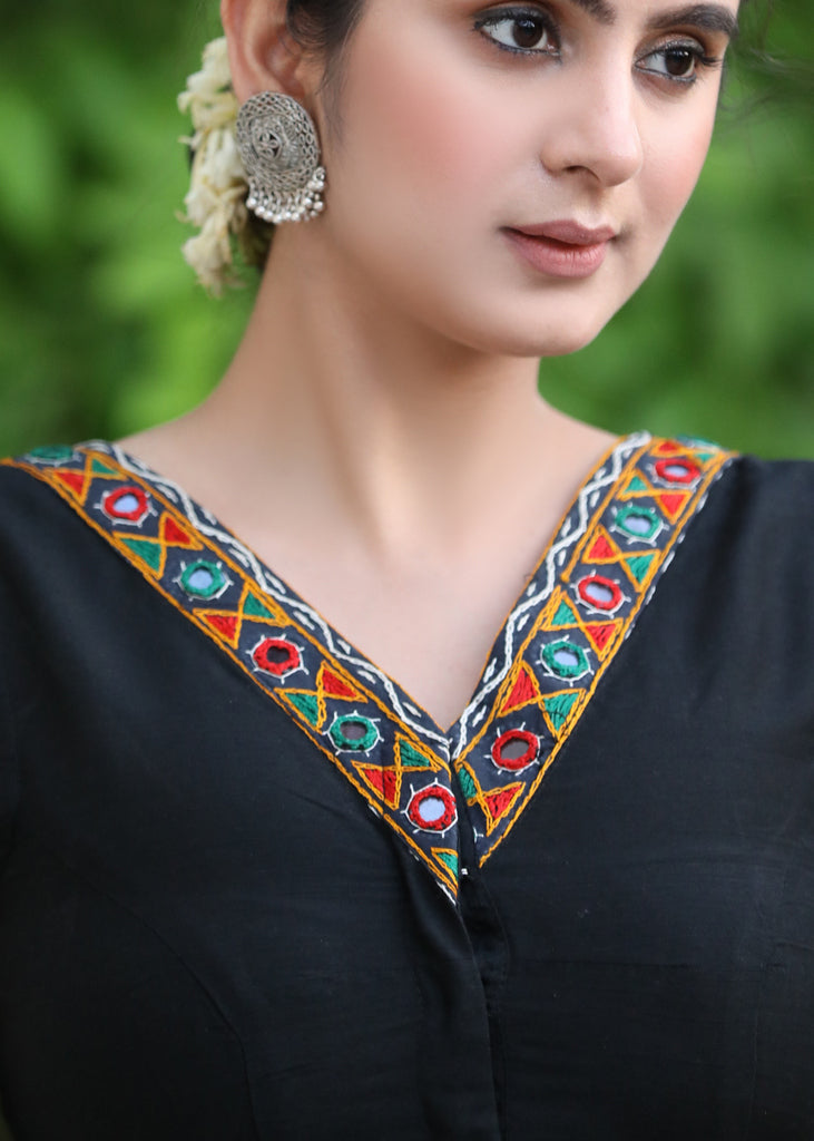 Exclusive Black Sleeveless Cotton Silk Blouse Highlighted with Mirror Lace on Neckline