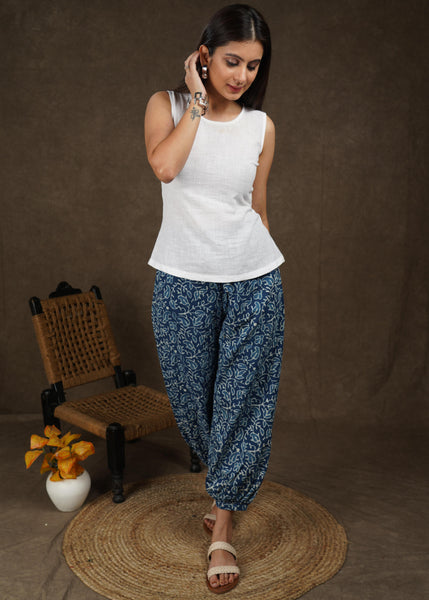 Trendy floral indigo lantern pant