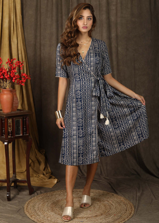Trendy casual navy blue abstract print overlap dress