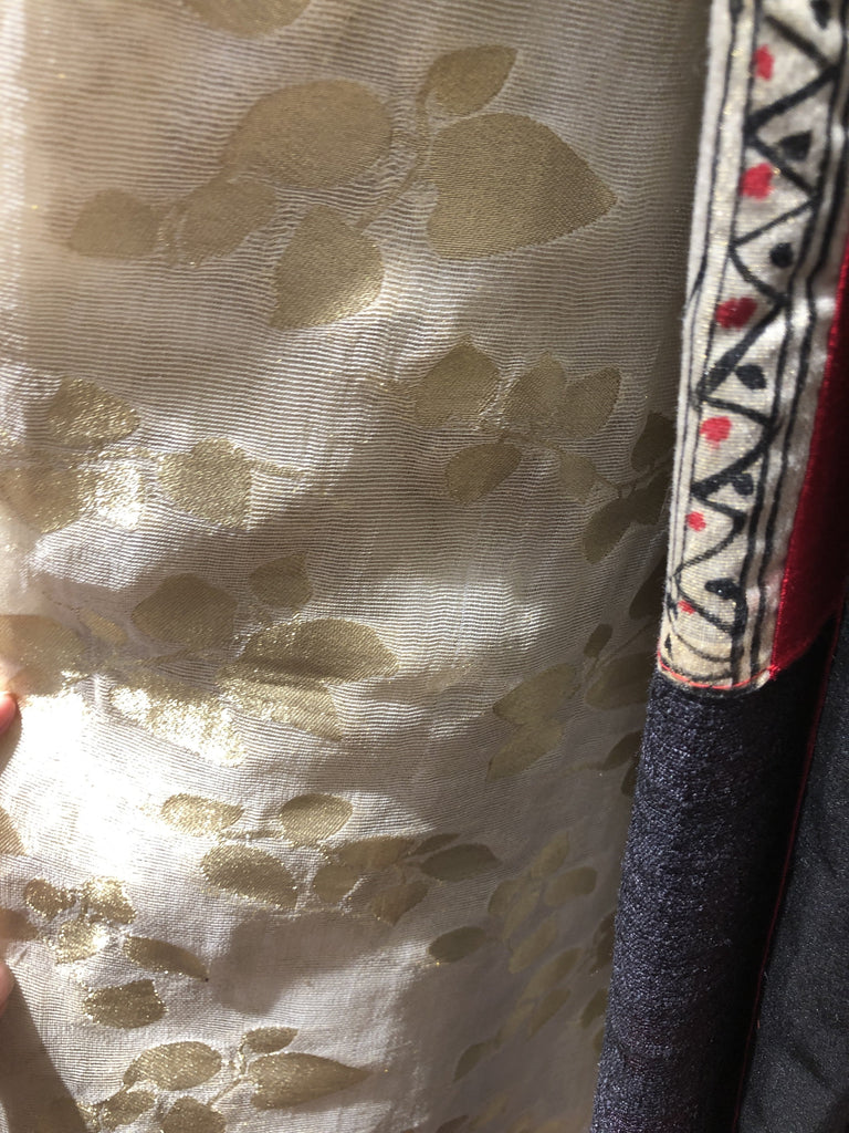 Exclusive tissue saree with Zari motif and border
