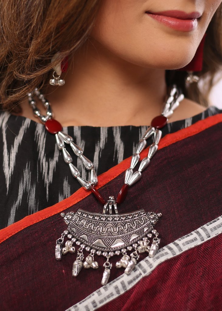 Exclusive neckpiece with oxidised pendant