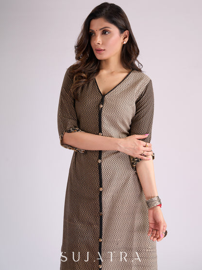 Bold Ajrakh Zigzag V-Neck Kurta with Black Kalamkari in Sleeves & Contrast Black Piping