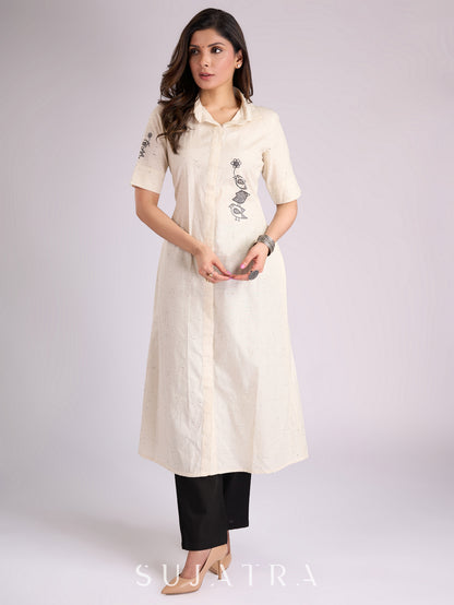 Breezy Off-White Cotton Kurta with Artistic Hand-Painted Detailing