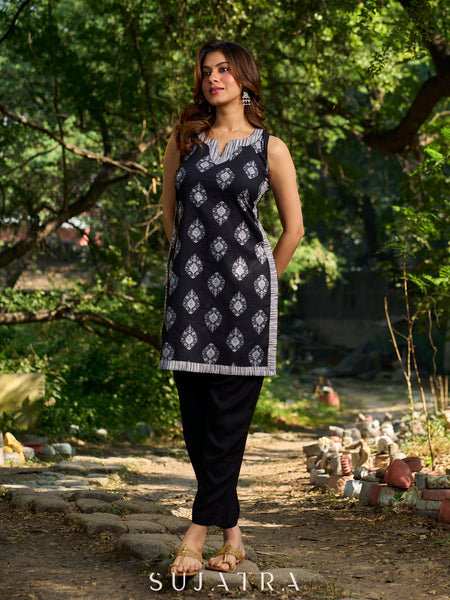 Black viscose sleeveless short kurta elevated with artistic stripe–floral patterns