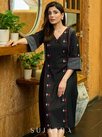 Dual Tone Pleated Jamdani Black Dress with Maroon Accents and Minimal Embellishment