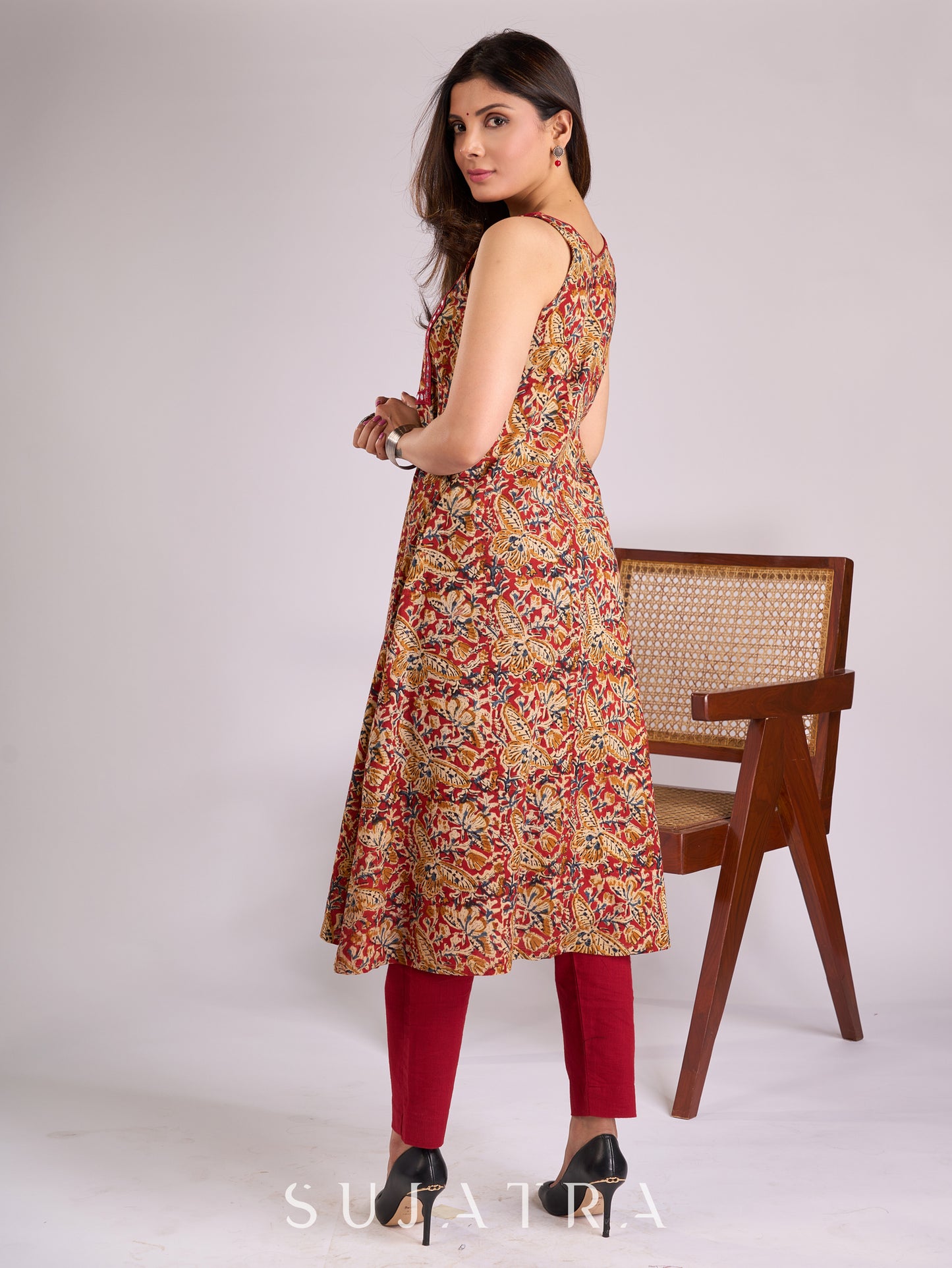 Graceful Kalamkari Kurta with Maroon Piping & Mirror-Embellished Yoke
