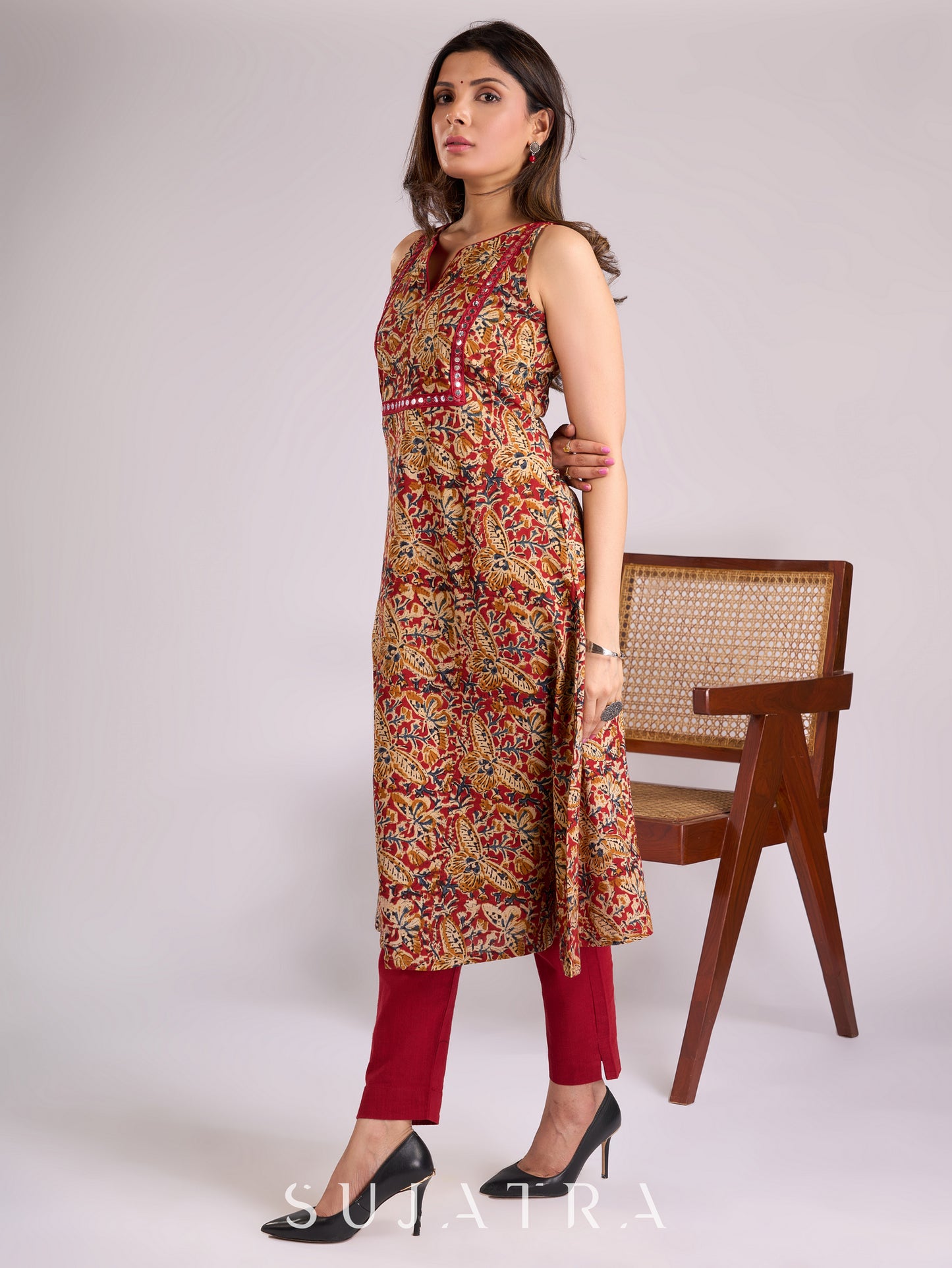 Graceful Kalamkari Kurta with Maroon Piping & Mirror-Embellished Yoke