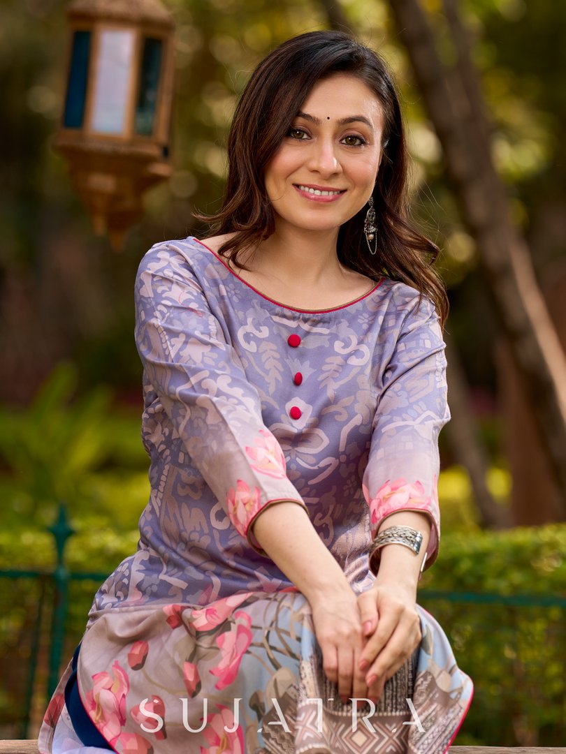Chic grey kurta adorned with artistic abstract Pichwai print