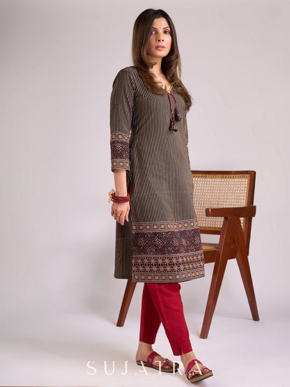 Elegant Black Lined Ajrakh Kurta with Border Accents, V-Neckline & Ajrakh Tassels