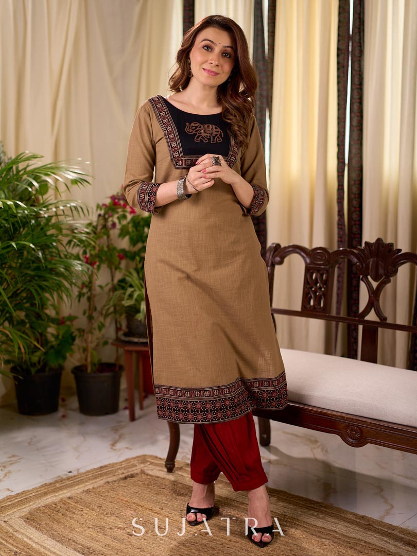 Timeless Beige Cotton Straight Kurta with Artistic Elephant Motif and Traditional Ajrakh Hem Border