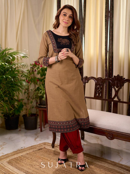 Timeless Beige Cotton Straight Kurta with Artistic Elephant Motif and Traditional Ajrakh Hem Border