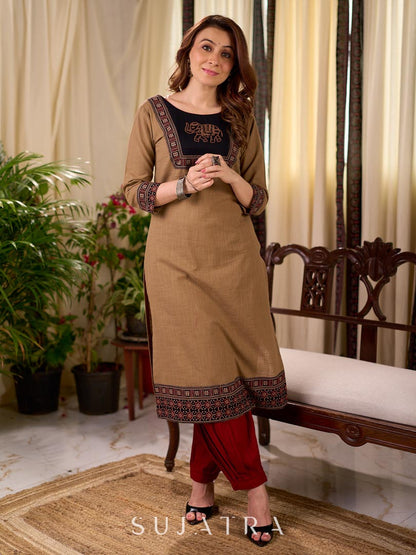 Bold Maroon Solid Cotton Pleated Pant
