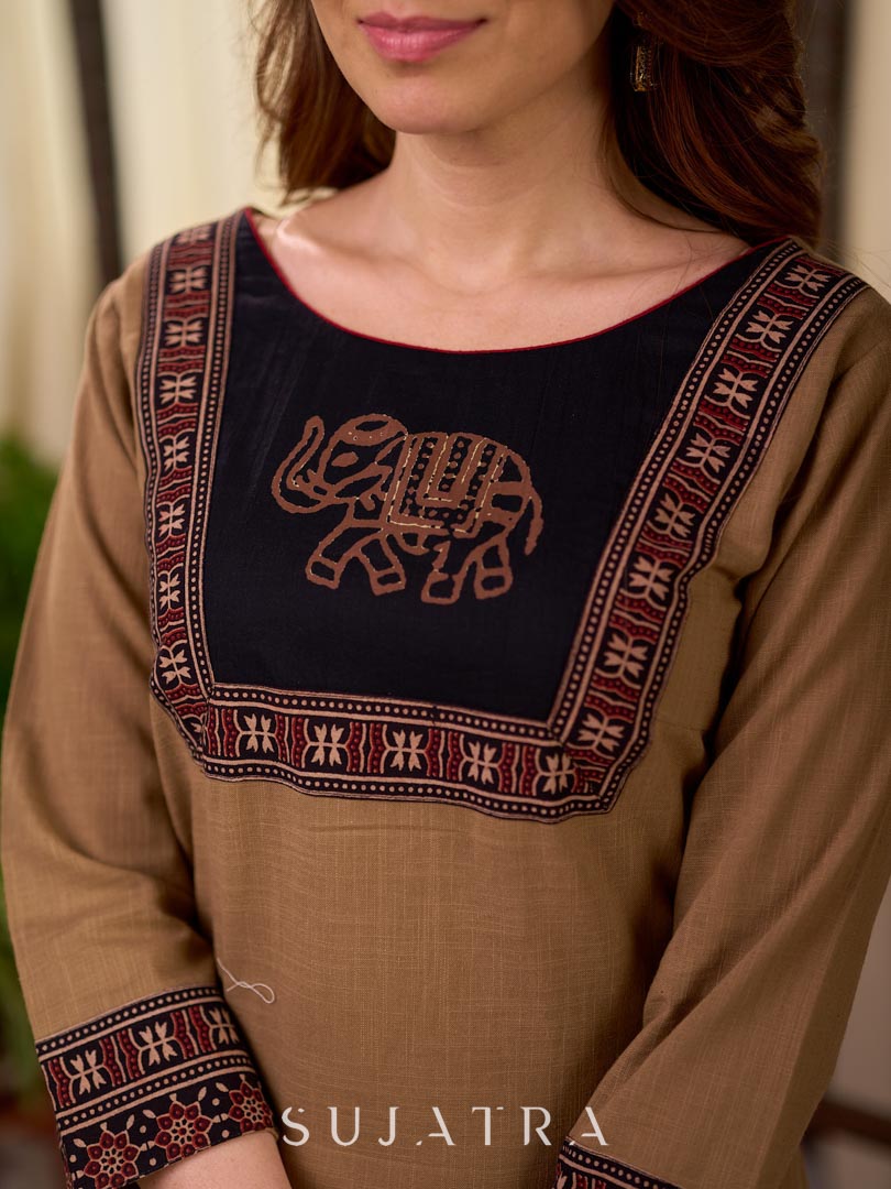 Timeless Beige Cotton Straight Kurta with Artistic Elephant Motif and Traditional Ajrakh Hem Border