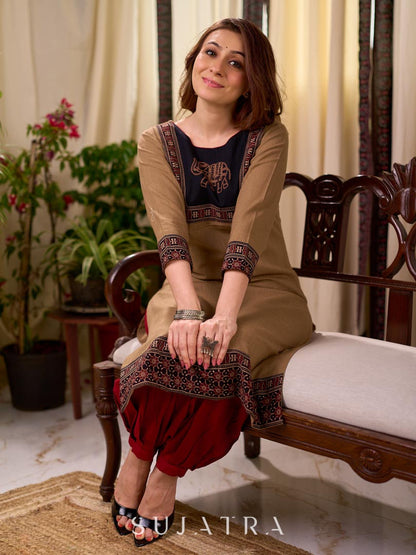 Timeless Beige Cotton Straight Kurta with Artistic Elephant Motif and Traditional Ajrakh Hem Border