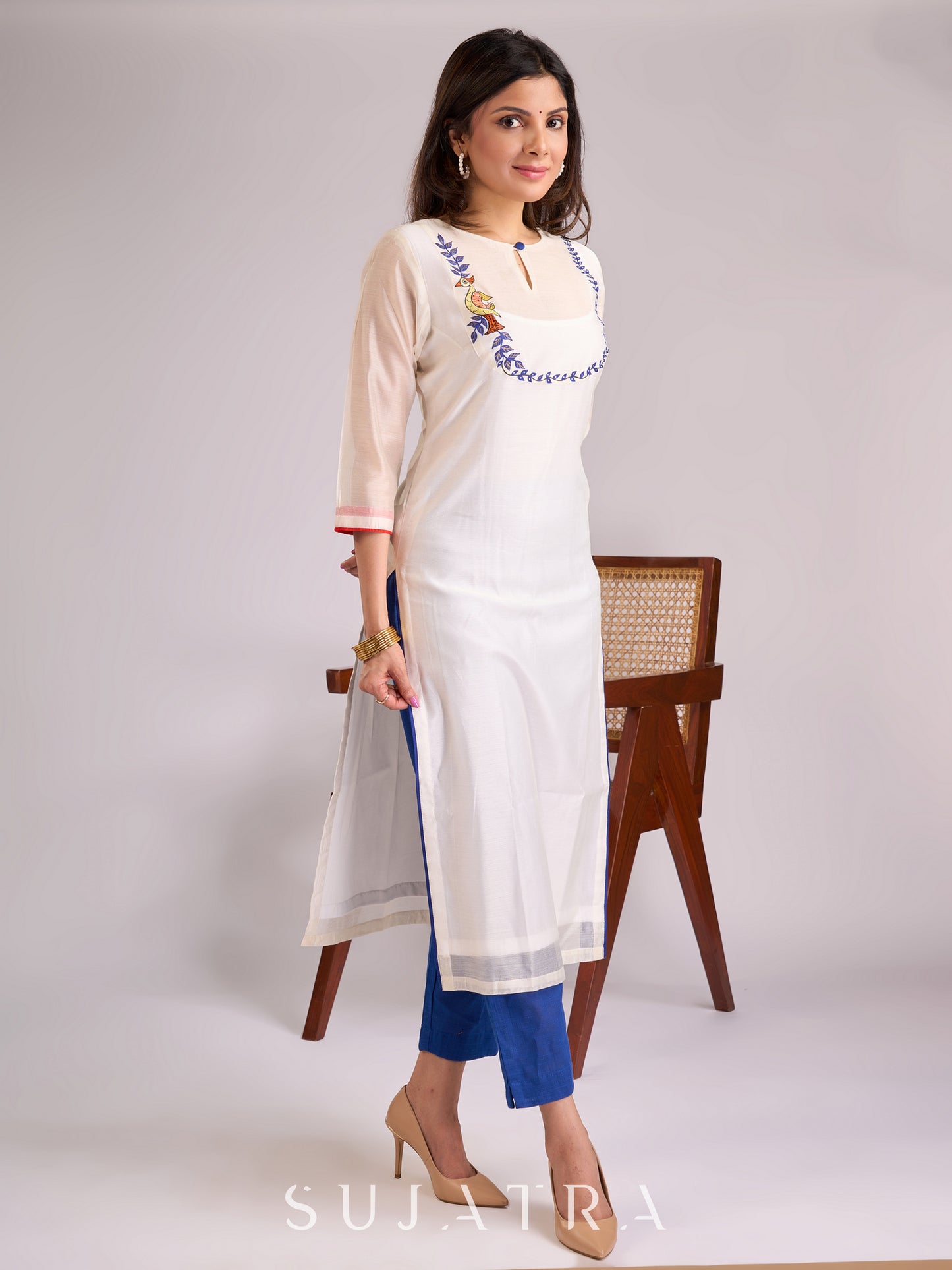 Elegant White Cotton Silk Kurta with Artisanal Hand-Painted Yoke