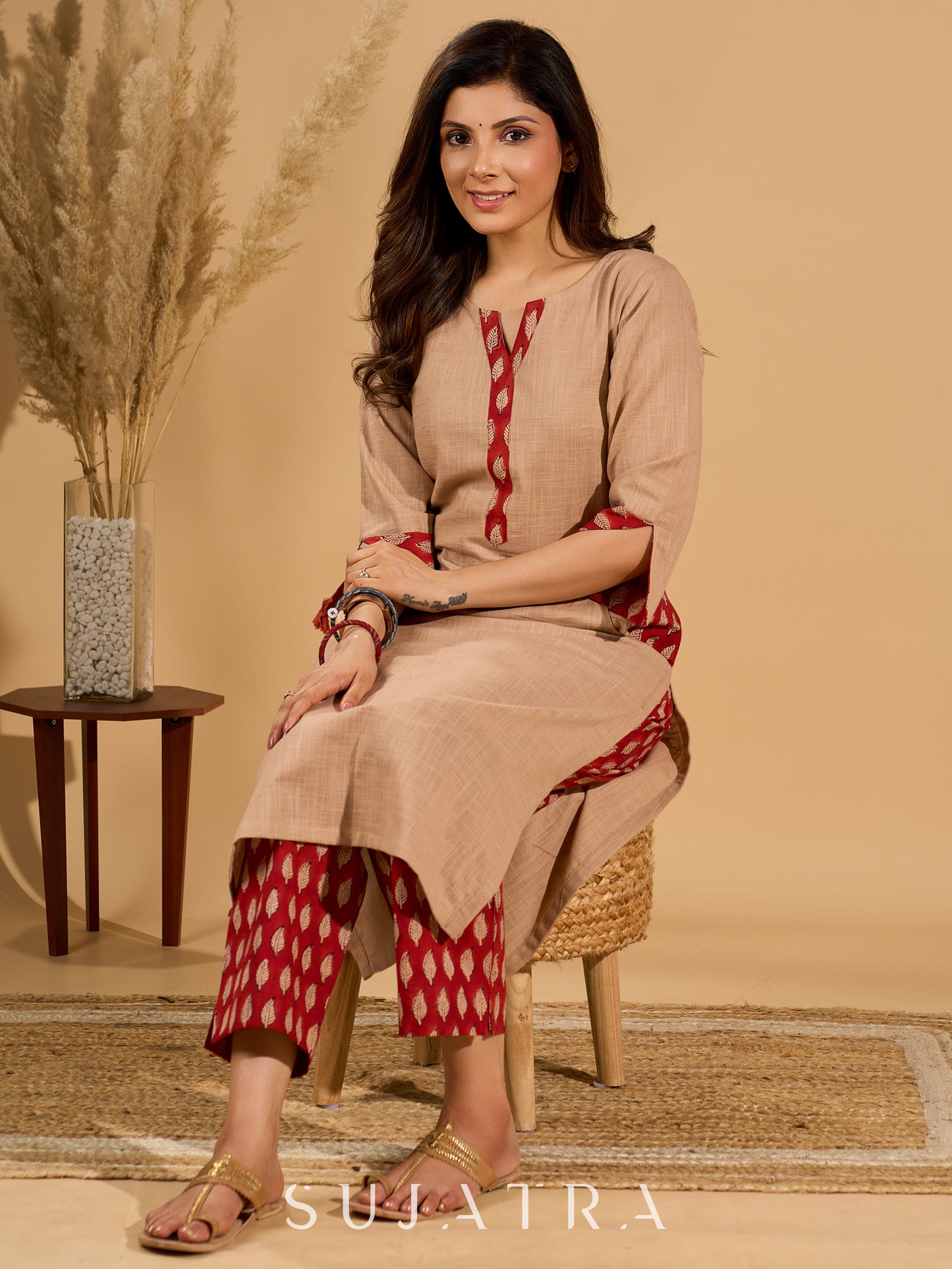 Crème Charm Mul Cotton Kurta with Printed Red Placket and Pocket